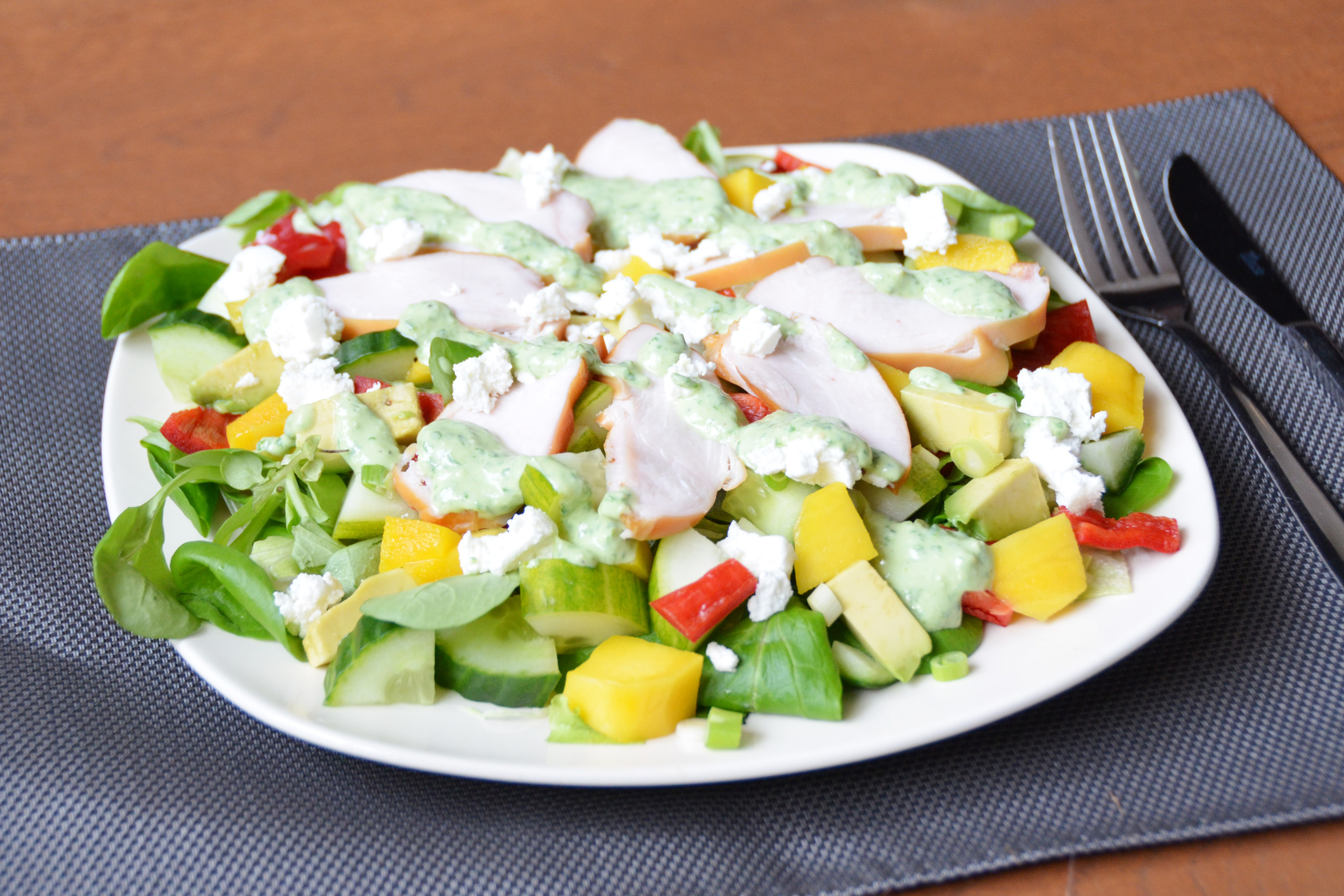 Salade met kip, mango en geitenkaas