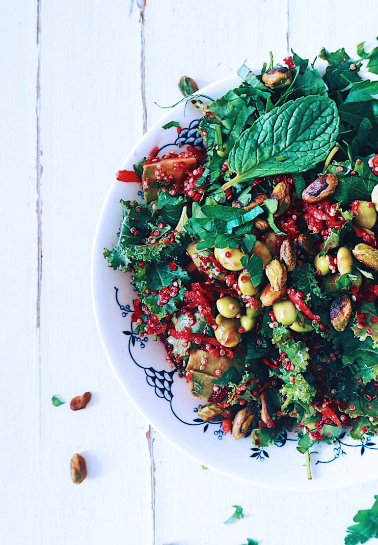 vegan quinoa salade met boerenkool en biet